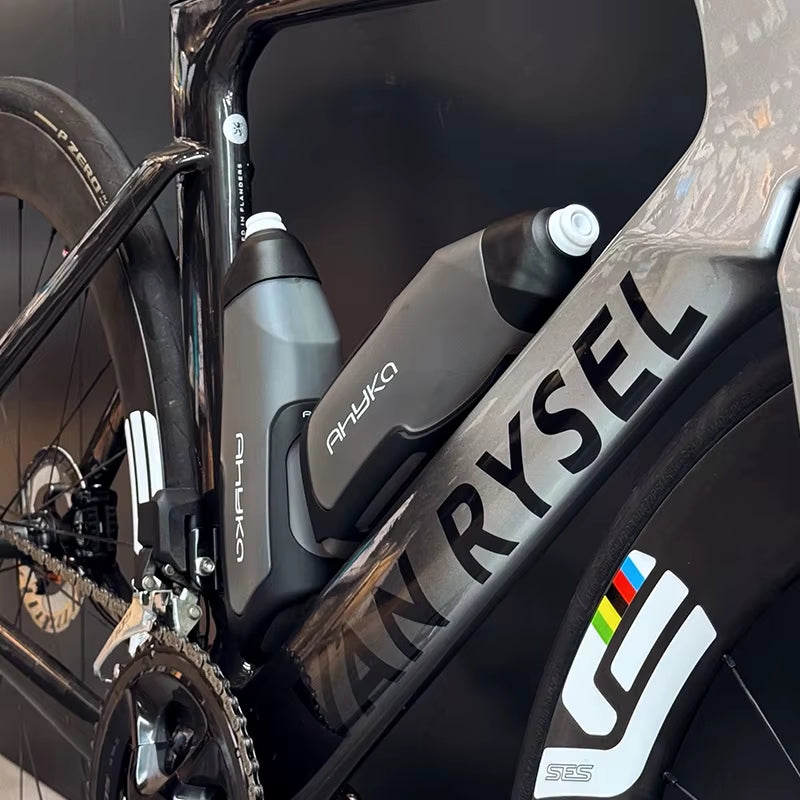 Aerodynamic 600ml Lightweight Cycling Water Bottle Set with Squeeze-to-Drink Design for Road Bikes